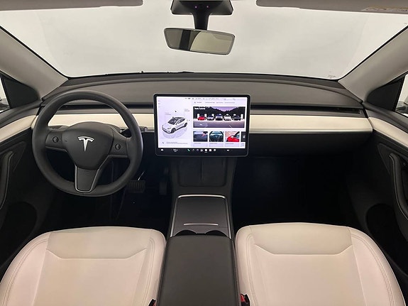 Tesla Model Y 7 of 12