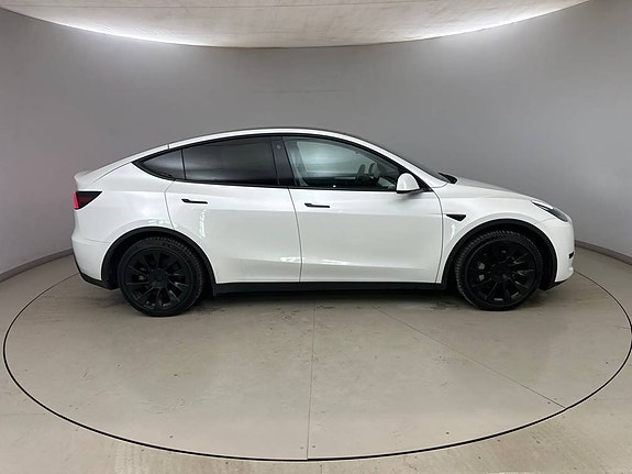 Tesla Model Y 3 of 12