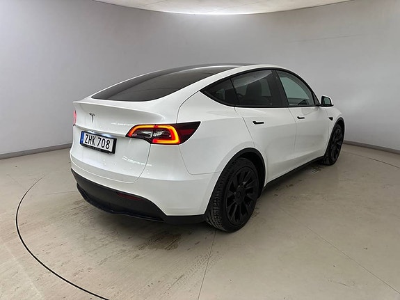Tesla Model Y 4 of 12
