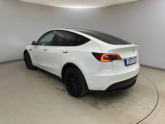 Tesla Model Y 5 of 12