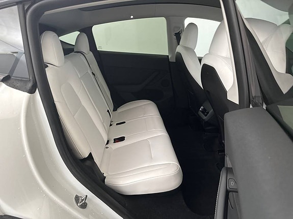 Tesla Model Y 9 of 12