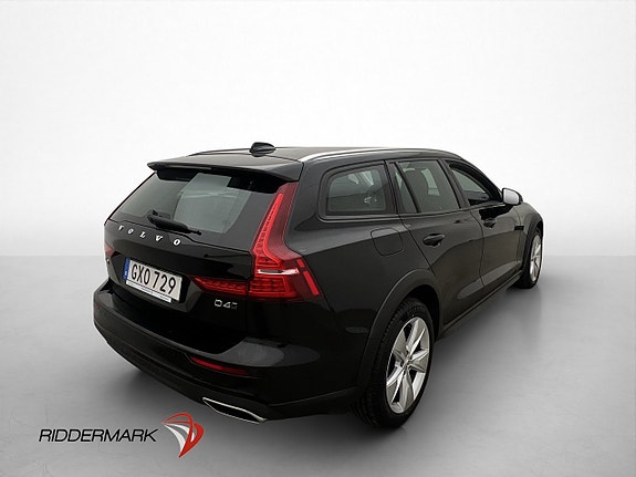 Volvo V60 Cross Country 8 of 30