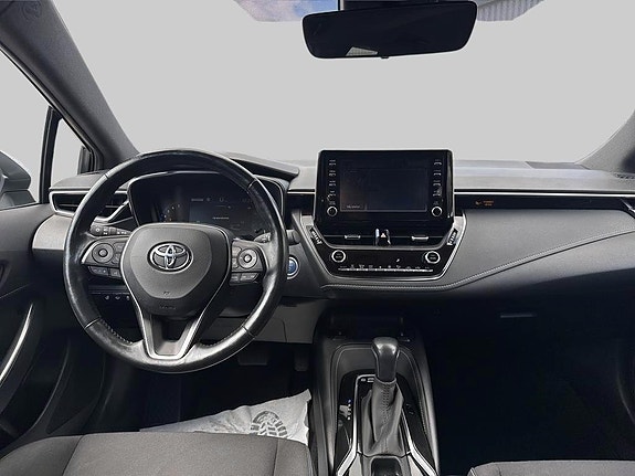Toyota Corolla 8 of 12