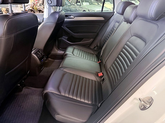 Volkswagen Passat Alltrack 11 of 23