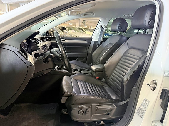 Volkswagen Passat Alltrack 9 of 23