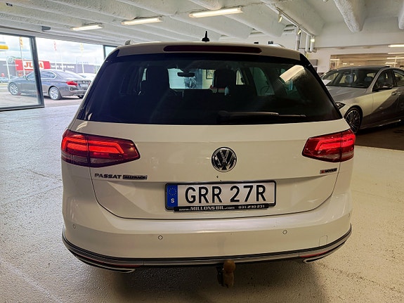Volkswagen Passat Alltrack 8 of 23