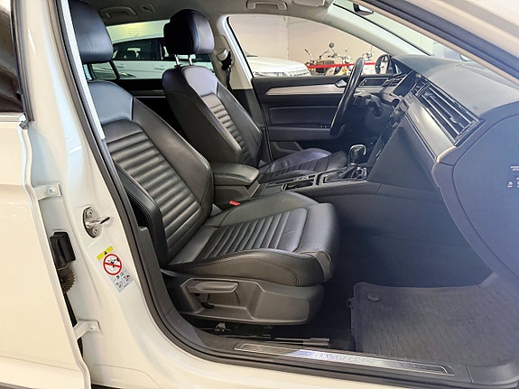 Volkswagen Passat Alltrack 10 of 23