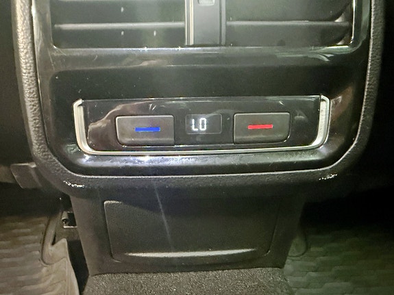 Volkswagen Passat Alltrack 21 of 23