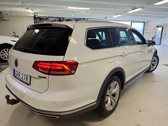 Volkswagen Passat Alltrack 3 of 23