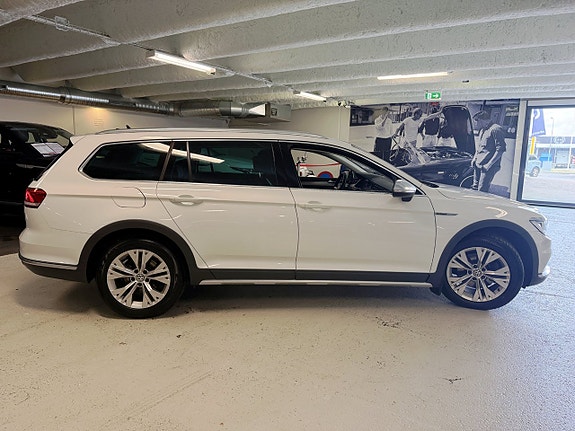 Volkswagen Passat Alltrack 6 of 23