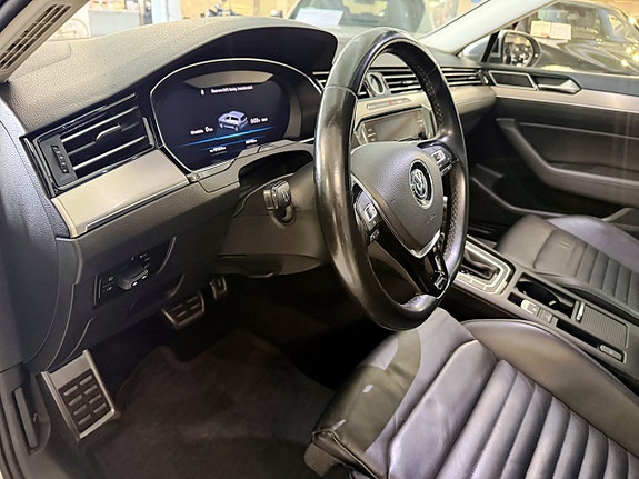 Volkswagen Passat Alltrack 13 of 23