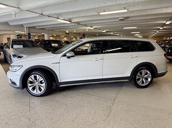 Volkswagen Passat Alltrack 5 of 23