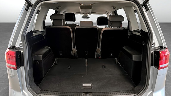 Volkswagen Touran 12 of 12