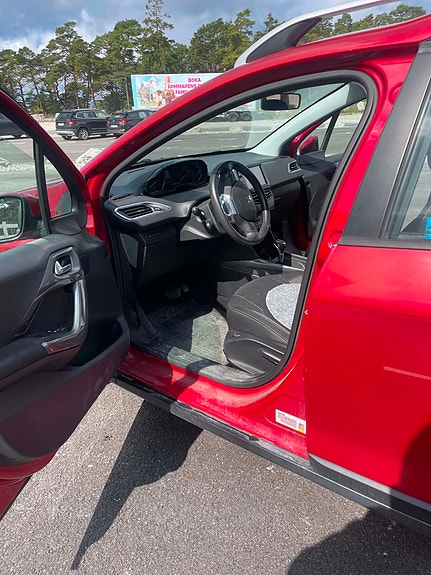 Peugeot 2008 6 of 8