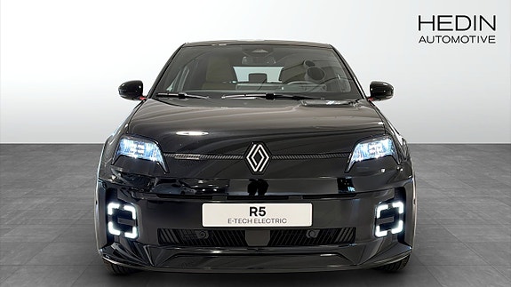 Renault 5 E-Tech 8 of 9