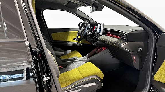 Renault 5 E-Tech 3 of 9