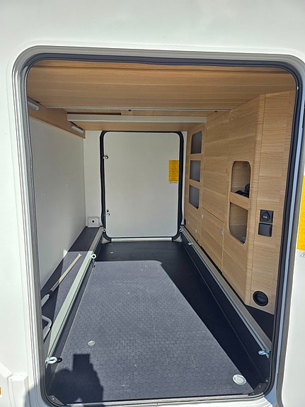 Adria CORAL 670SL PLUS FIAT 9-STEGS AUT. 180HK 8 of 22