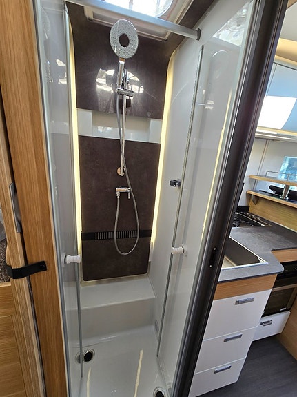 Adria CORAL 670SL PLUS FIAT 9-STEGS AUT. 180HK 18 of 22
