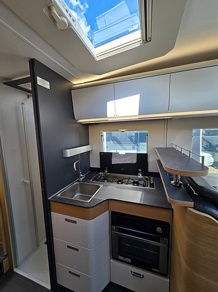 Adria CORAL 670SL PLUS FIAT 9-STEGS AUT. 180HK 15 of 22