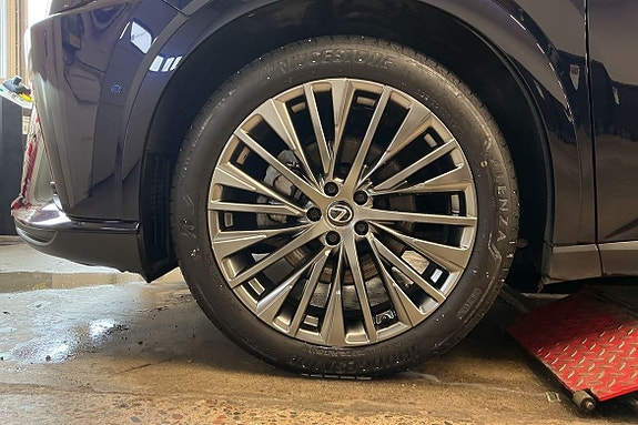 Lexus RX450h+ 11 of 27