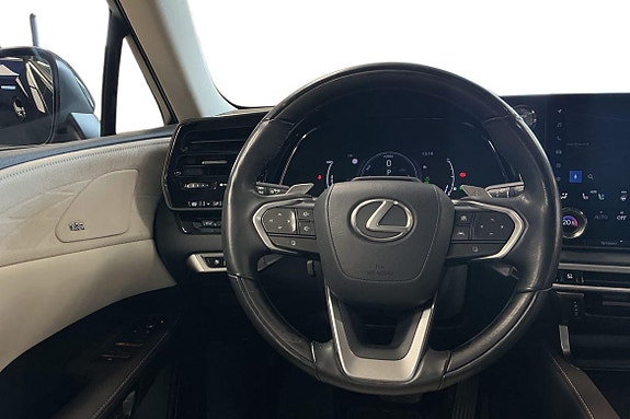 Lexus RX450h+ 13 of 27