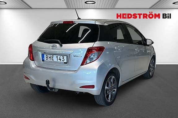 Toyota Yaris 3 of 12