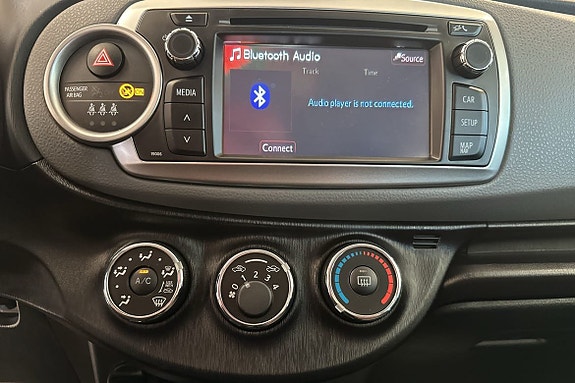 Toyota Yaris 12 of 12