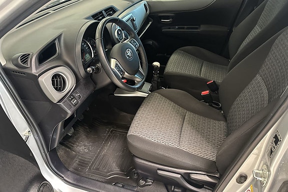 Toyota Yaris 4 of 12
