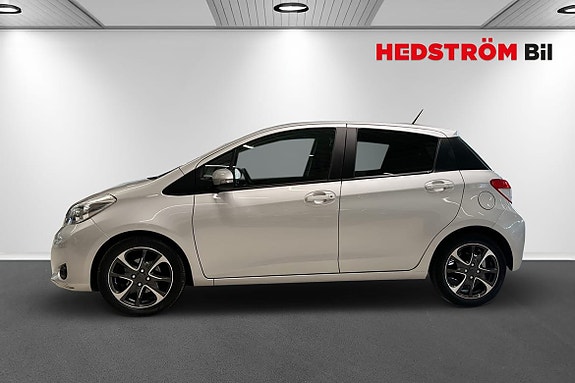 Toyota Yaris 2 of 12