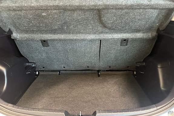Toyota Yaris 7 of 12