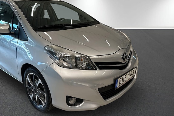Toyota Yaris 10 of 12
