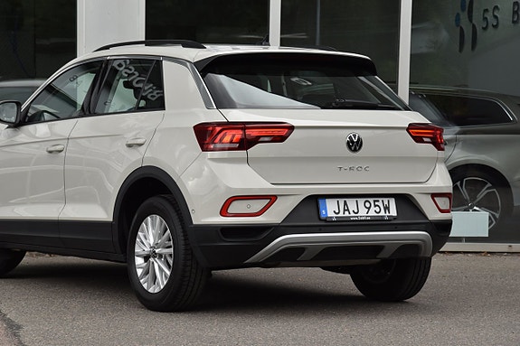 Volkswagen T-Roc 6 of 25