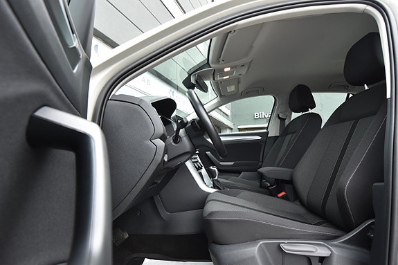 Volkswagen T-Roc 10 of 25