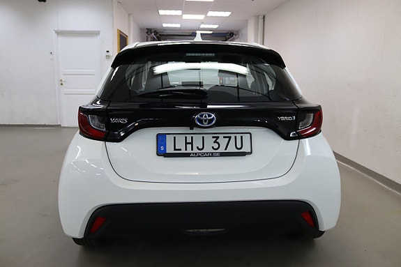 Toyota Yaris 8 of 21