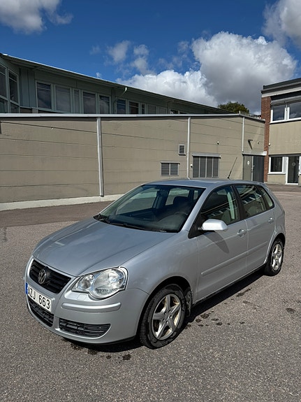 Volkswagen Polo 2 of 8