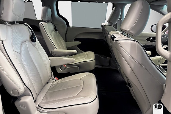 Chrysler Pacifica 9 of 27