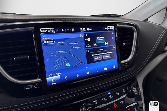 Chrysler Pacifica 13 of 27