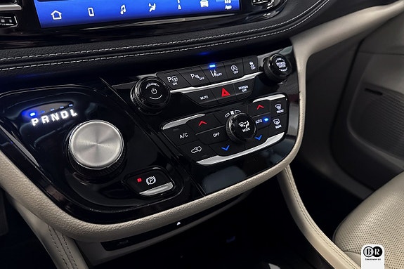 Chrysler Pacifica 20 of 27