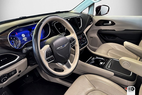 Chrysler Pacifica 7 of 27