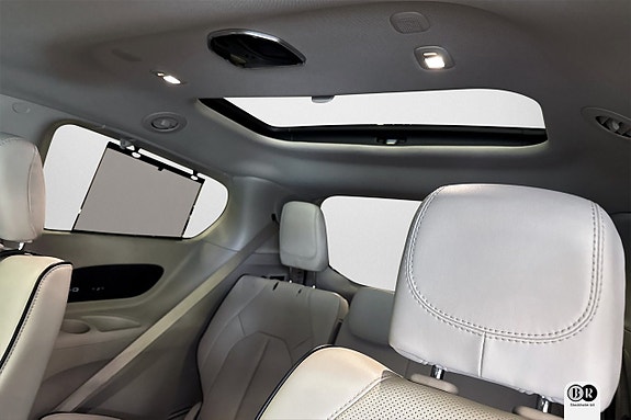 Chrysler Pacifica 25 of 27