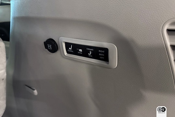 Chrysler Pacifica 26 of 27