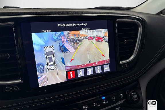 Chrysler Pacifica 19 of 27