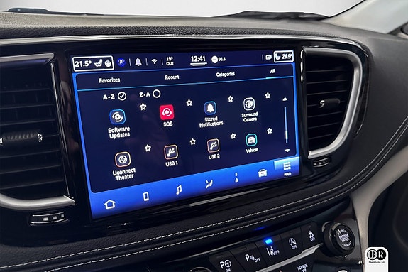 Chrysler Pacifica 17 of 27