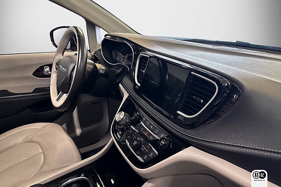 Chrysler Pacifica 6 of 27