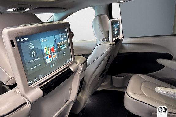 Chrysler Pacifica 10 of 27