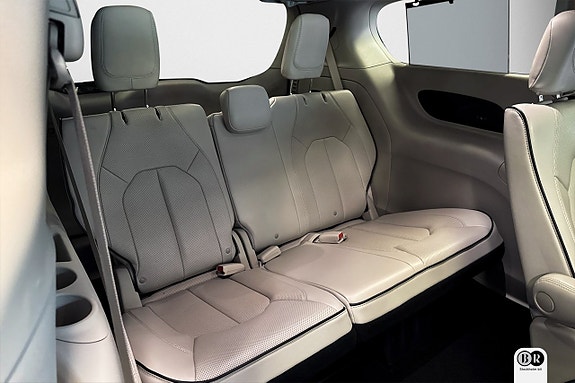 Chrysler Pacifica 11 of 27