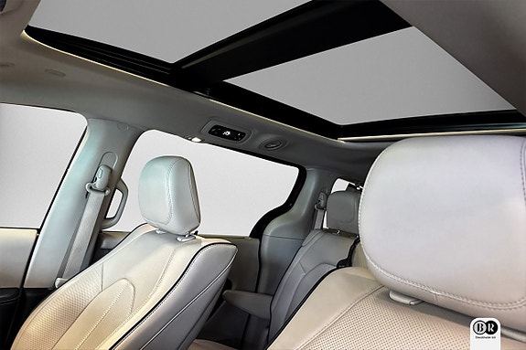 Chrysler Pacifica 23 of 27