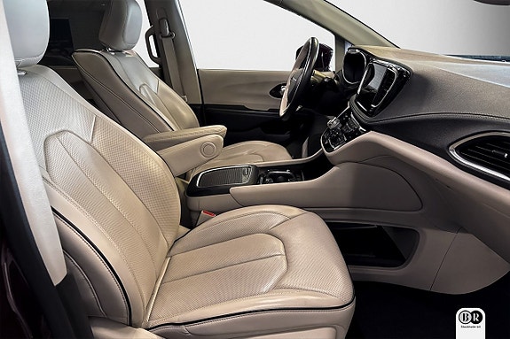 Chrysler Pacifica 5 of 27
