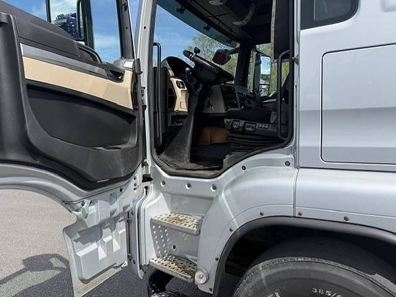 MAN TGS 33.500 6X6 13 of 16