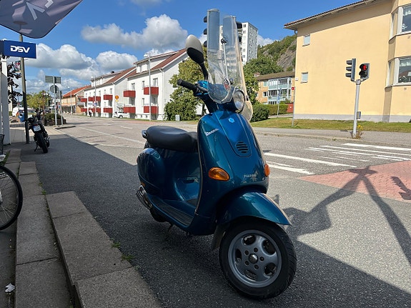 Vespa ET2 3 of 12